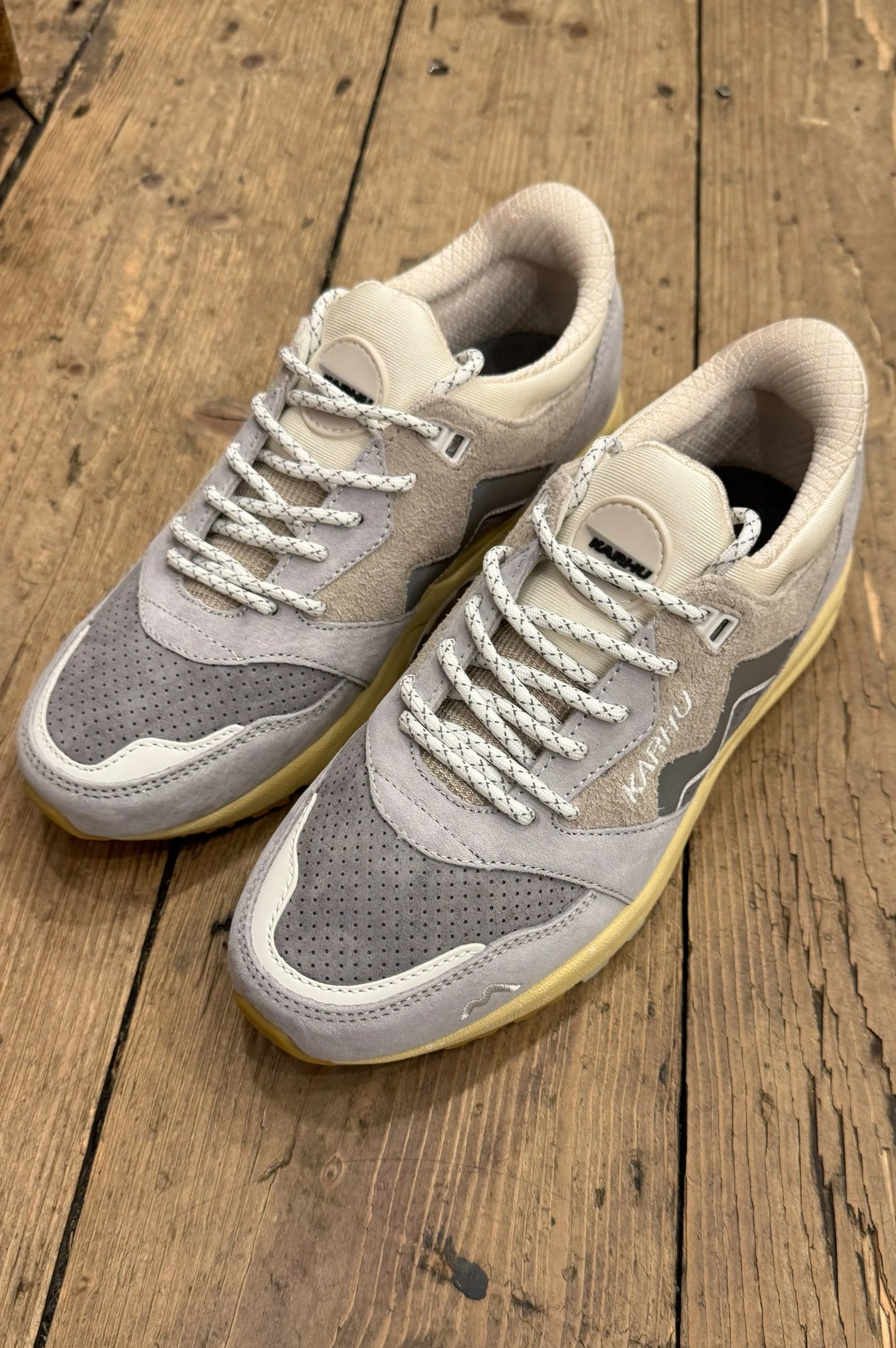 Karhu Aria 95 Lunar Rock / Foggy Dew Trainers